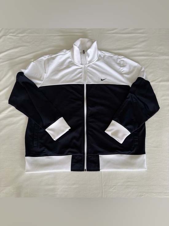 Nike Men’s White and Navy Colorblock Windbreaker Jacket - Picture 3 of 11